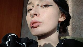 Juicy-Vikki