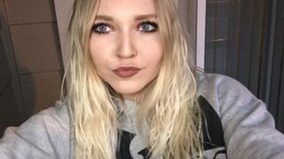 HotHousewifeHolly